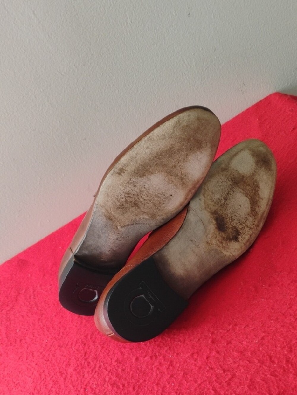 Salvatore Ferragamo Men's Chestnut Brown Leather Slip-On Loafers - Picture 7 of 9